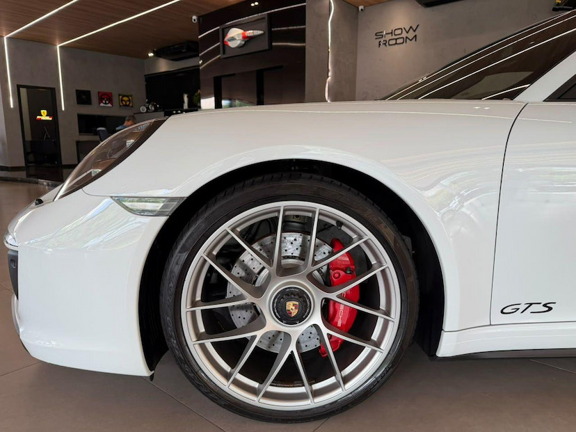 Foto do veículo PORSCHE 911  2019 13.050 KM R$ 840.000,00
