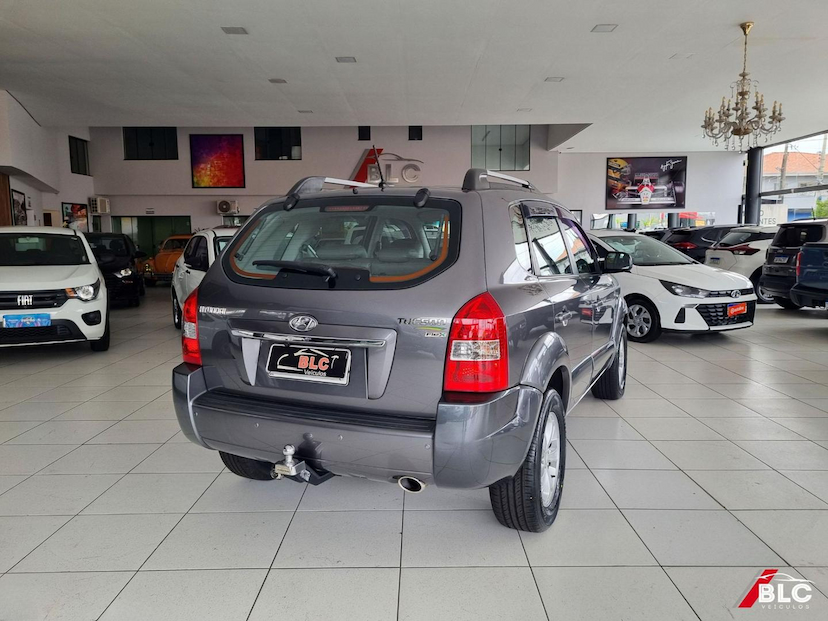Foto do veículo HYUNDAI TUCSON  2.0 GLS FLEX 4P AUT 2017 155.015 KM 64.900,00