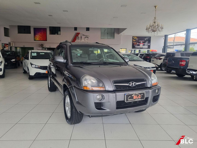 Foto do veículo HYUNDAI TUCSON  2.0 GLS FLEX 4P AUT 2017 155.015 KM 64.900,00