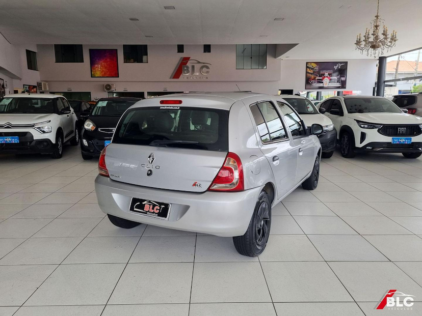 Foto do veículo RENAULT CLIO  EXPRESSION 1.0 16V HI-FLEX 4P 2014 181.106 KM 30.900,00