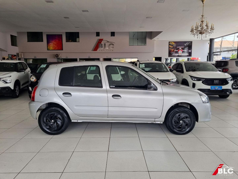 Foto do veículo RENAULT CLIO  EXPRESSION 1.0 16V HI-FLEX 4P 2014 181.106 KM 30.900,00