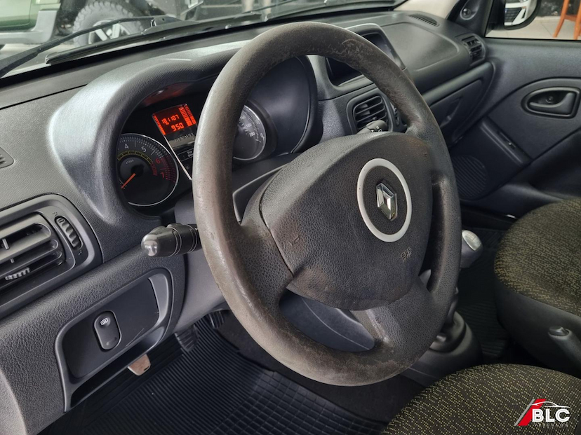 Foto do veículo RENAULT CLIO  EXPRESSION 1.0 16V HI-FLEX 4P 2014 181.106 KM 30.900,00