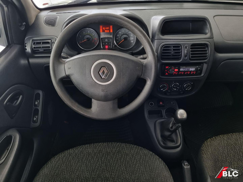 Foto do veículo RENAULT CLIO  EXPRESSION 1.0 16V HI-FLEX 4P 2014 181.106 KM 30.900,00