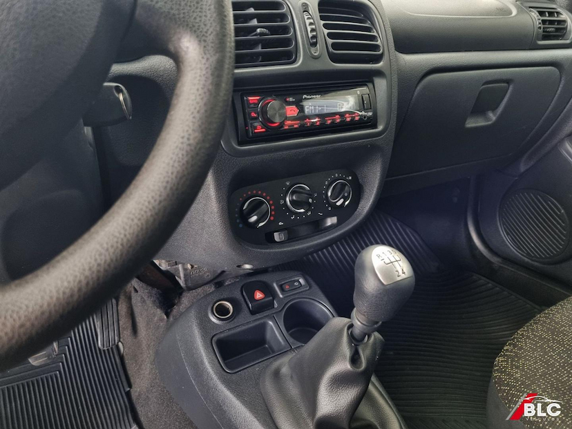 Foto do veículo RENAULT CLIO  EXPRESSION 1.0 16V HI-FLEX 4P 2014 181.106 KM 30.900,00