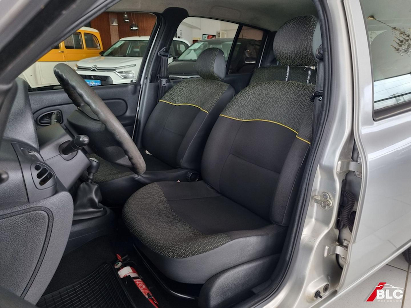 Foto do veículo RENAULT CLIO  EXPRESSION 1.0 16V HI-FLEX 4P 2014 181.106 KM 30.900,00