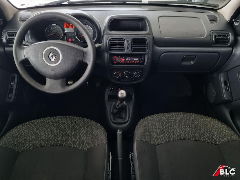 Foto do veículo RENAULT CLIO  EXPRESSION 1.0 16V HI-FLEX 4P 2014 181.106 KM 30.900,00