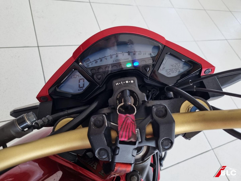 Foto do veículo HONDA CB  1000R 2013 52.695 KM 48.900,00