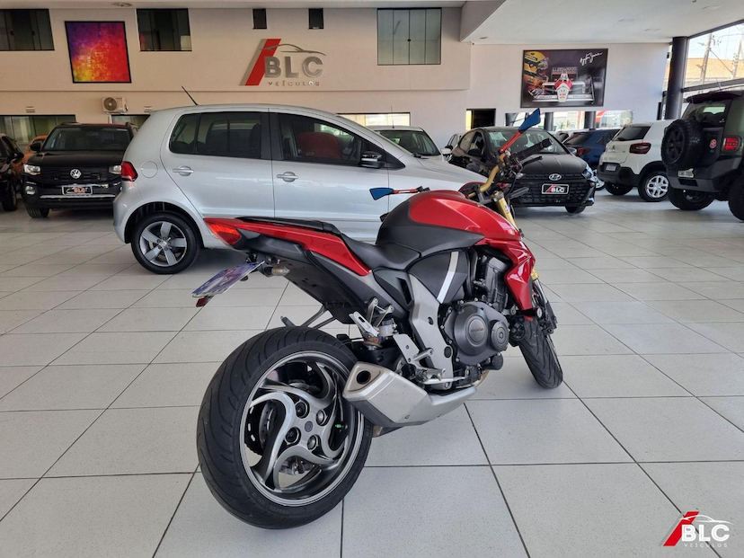 Foto do veículo HONDA CB  1000R 2013 52.695 KM 48.900,00