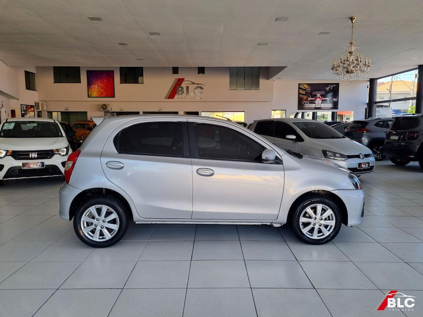 Foto do veículo TOYOTA ETIOS  HB XPLUS AT 2020 99.434 KM 70.900,00