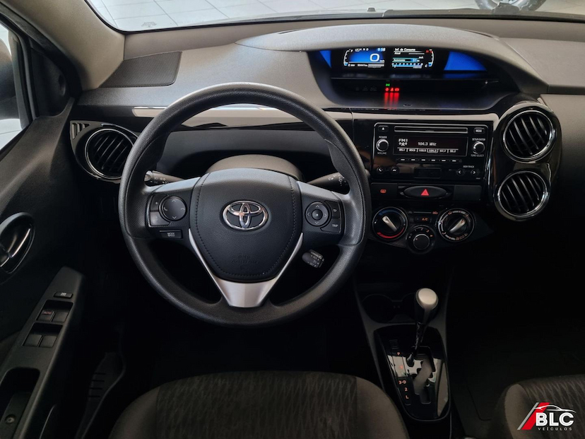 Foto do veículo TOYOTA ETIOS  HB XPLUS AT 2020 99.434 KM 70.900,00
