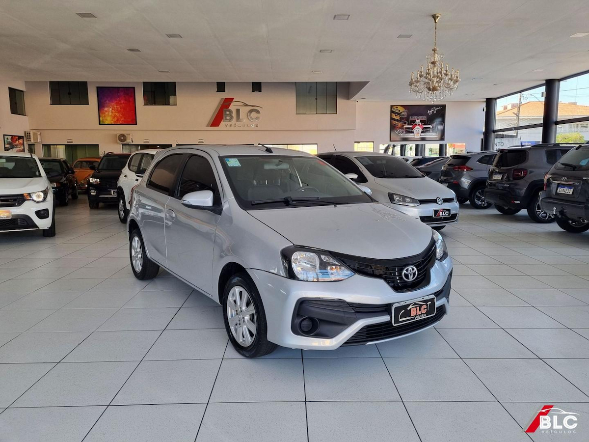 Foto do veículo TOYOTA ETIOS  HB XPLUS AT 2019/2020 99.434 KM R$ 71.500,00