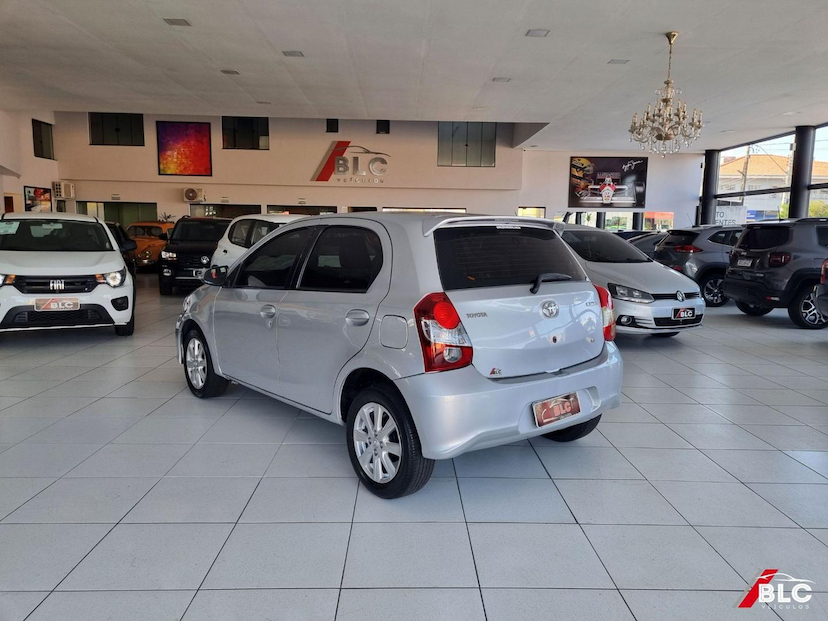 Foto do veículo TOYOTA ETIOS  HB XPLUS AT 2020 99.434 KM 70.900,00