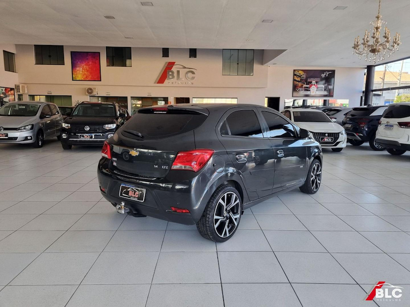 Foto do veículo CHEVROLET ONIX  1.4AT LTZ 2019 108.731 KM 68.900,00