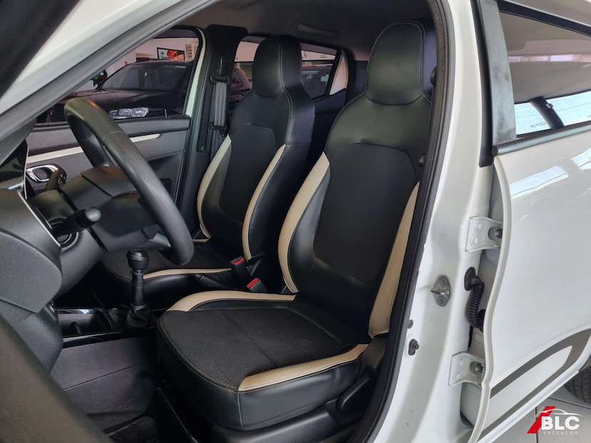 Foto do veículo RENAULT KWID  INTENS 10MT 2021 53.556 KM 45.900,00