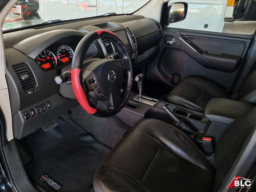 Foto do veículo NISSAN FRONTIER  SL 4X4 2014 163.171 KM 93.900,00