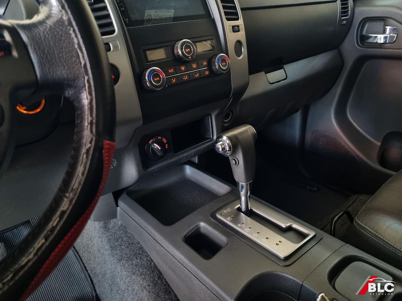 Foto do veículo NISSAN FRONTIER  SL 4X4 2014 163.171 KM 93.900,00