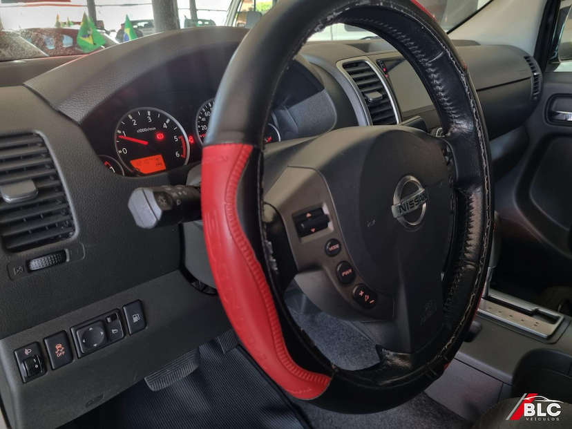 Foto do veículo NISSAN FRONTIER  SL 4X4 2014 163.171 KM 93.900,00