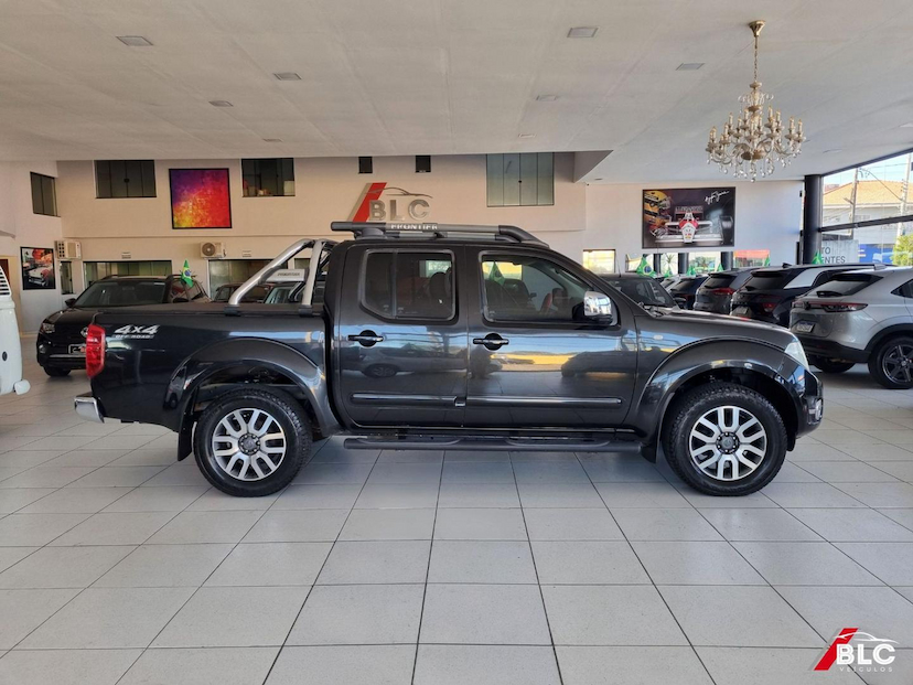 Foto do veículo NISSAN FRONTIER  SL 4X4 2014 163.171 KM 93.900,00