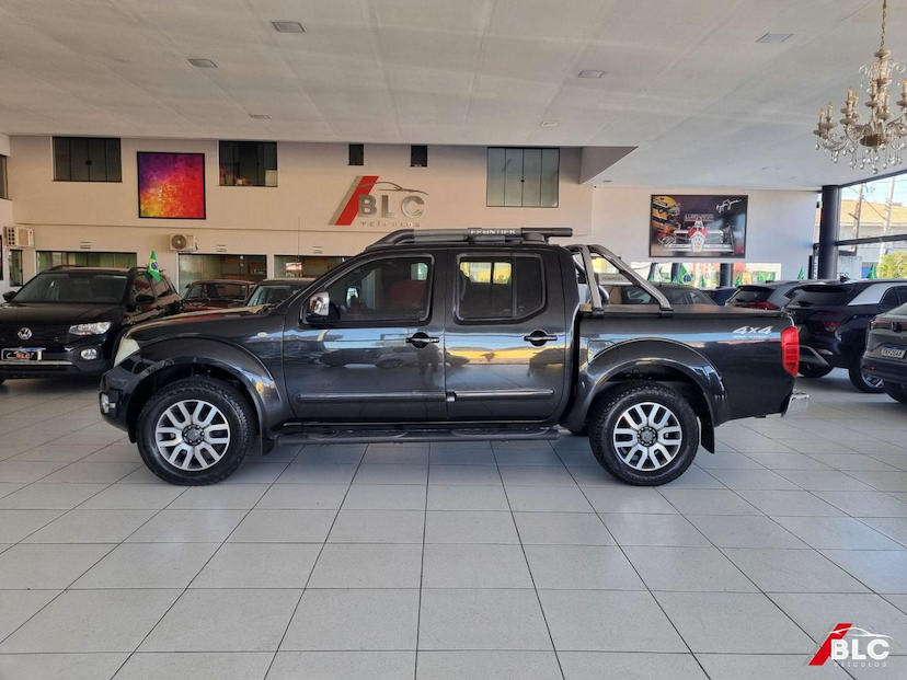 Foto do veículo NISSAN FRONTIER  SL 4X4 2014 163.171 KM 93.900,00