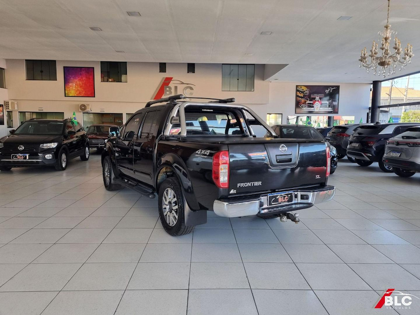 Foto do veículo NISSAN FRONTIER  SL 4X4 2014 163.171 KM 93.900,00