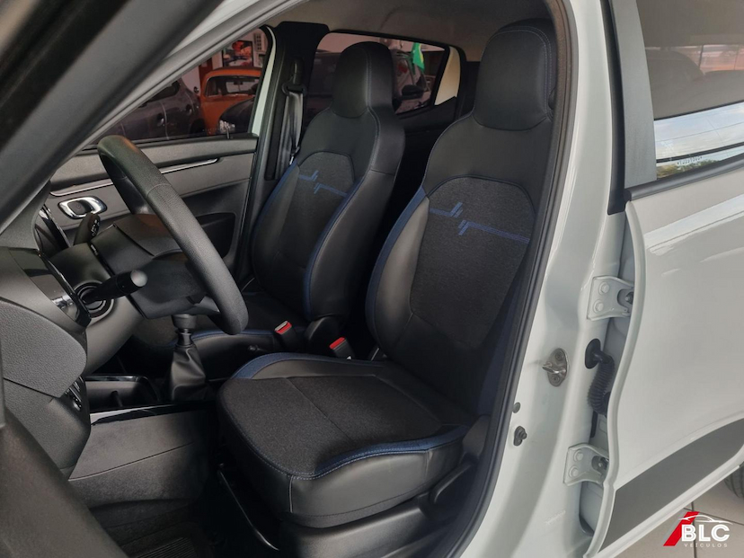 Foto do veículo RENAULT KWID  INTENS 2 2026 27.000 KM 67.900,00
