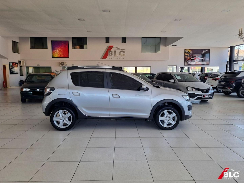 Foto do veículo RENAULT SANDERO  ST16RSCE 2019 164.899 KM 52.900,00