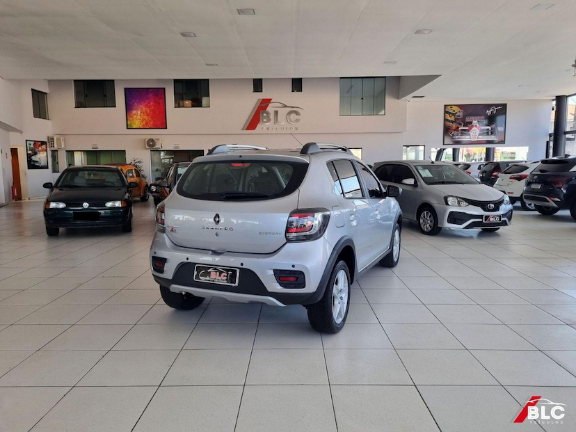 Foto do veículo RENAULT SANDERO  ST16RSCE 2019 164.899 KM 52.900,00