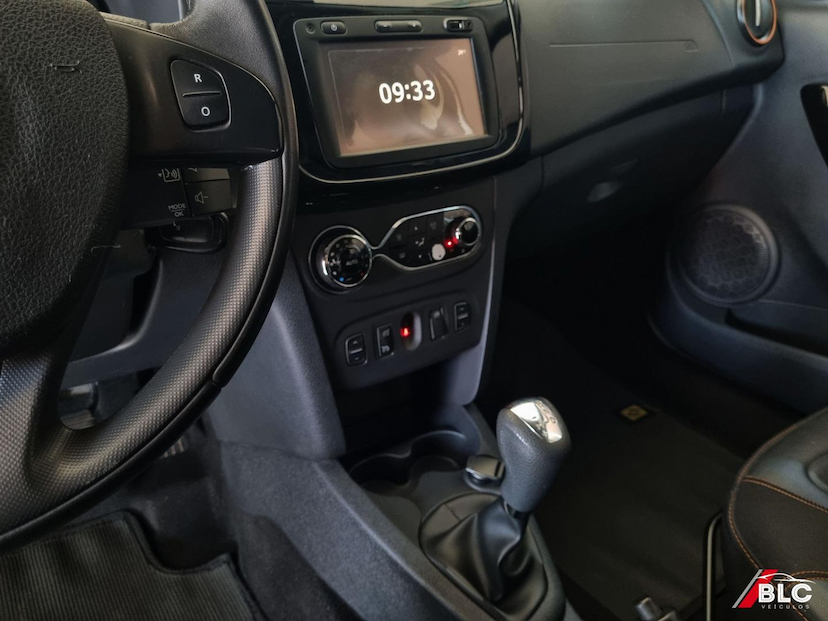 Foto do veículo RENAULT SANDERO  ST16RSCE 2019 164.899 KM 52.900,00