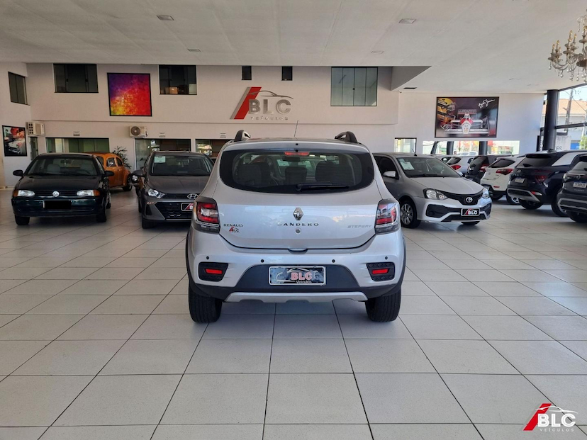 Foto do veículo RENAULT SANDERO  ST16RSCE 2019 164.899 KM 52.900,00