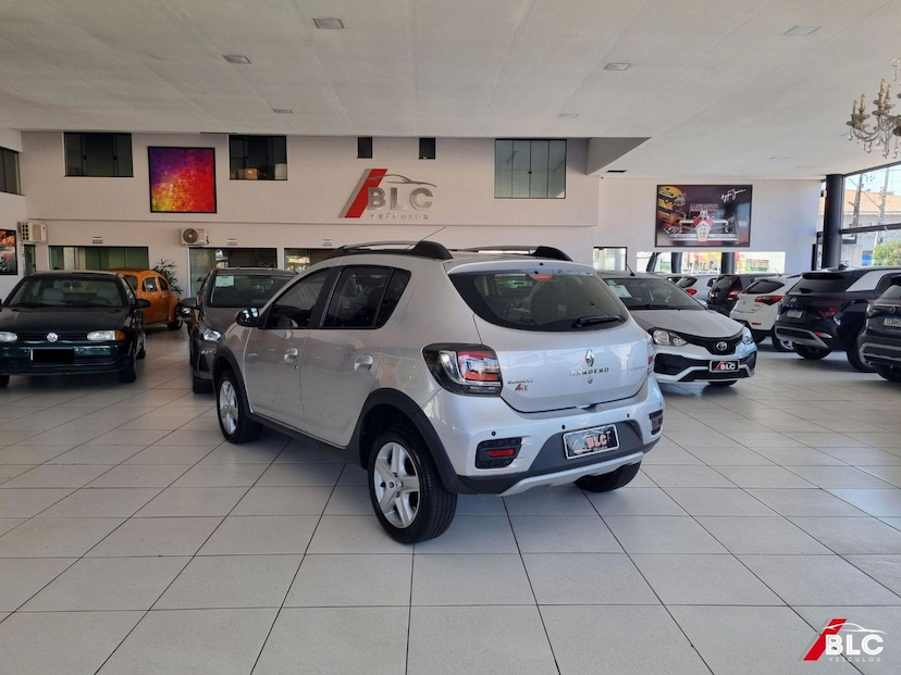 Foto do veículo RENAULT SANDERO  ST16RSCE 2019 164.899 KM 52.900,00