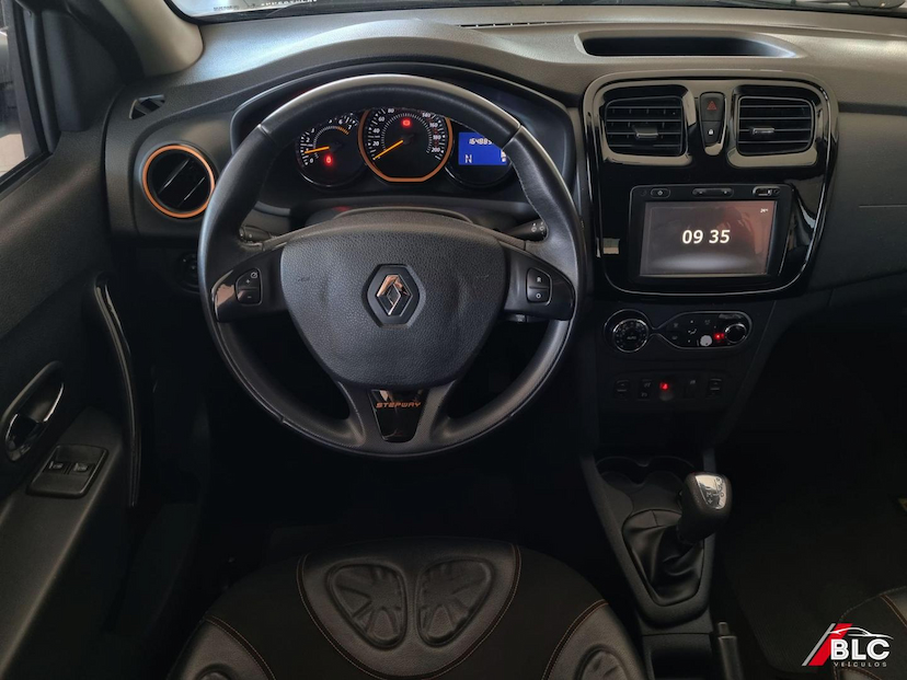 Foto do veículo RENAULT SANDERO  ST16RSCE 2019 164.899 KM 52.900,00