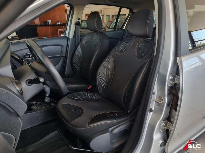 Foto do veículo RENAULT SANDERO  ST16RSCE 2019 164.899 KM 52.900,00