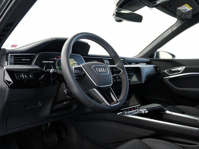 Foto do veículo AUDI E-TRON  PERFORMACE AUT 2023 16.855 KM 419.800,00