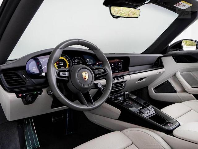 Foto do veículo PORSCHE 911  CARRERA GTS CABRIOLET 2023 7.242 KM 1.190.000,00