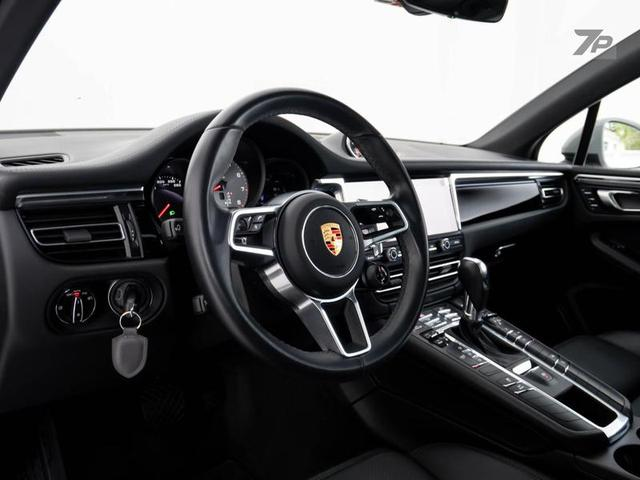 Foto do veículo PORSCHE MACAN  S 2020 29.614 KM 469.000,00