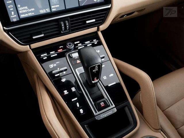 Foto do veículo PORSCHE CAYENNE  V6 2019 61.650 KM 368.500,00