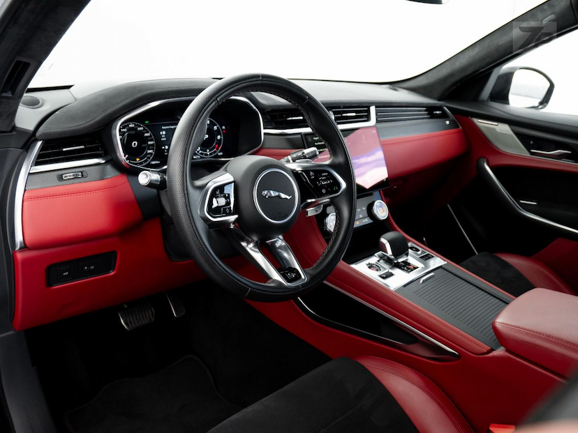 Foto do veículo JAGUAR F-PACE  550 SVR 2021 19.407 KM 515.000,00