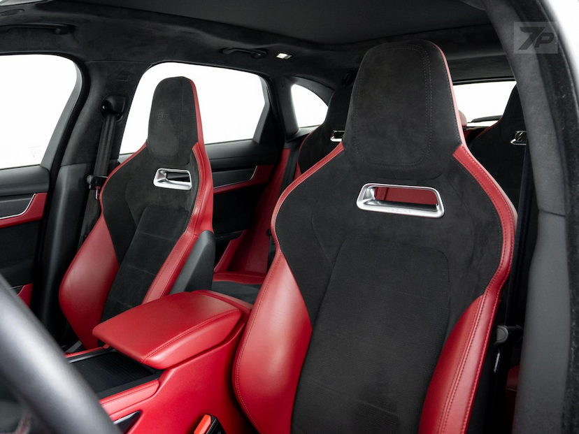 Foto do veículo JAGUAR F-PACE  550 SVR 2021 19.407 KM 515.000,00