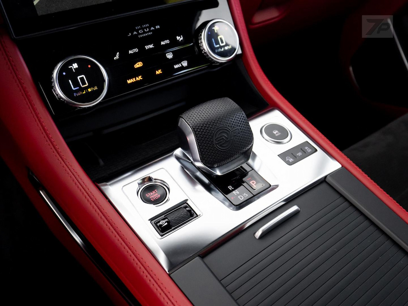 Foto do veículo JAGUAR F-PACE  550 SVR 2021 19.407 KM 515.000,00