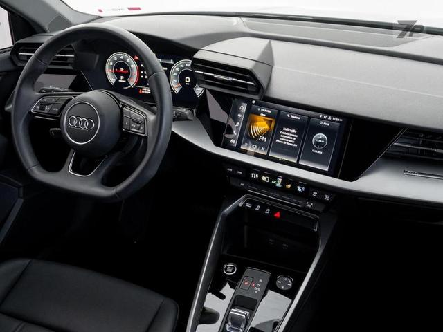 Foto do veículo AUDI A3  SPORTBACK S-LINE 2.0 TFSI S-TRONIC 2024 4.402 KM 238.500,00