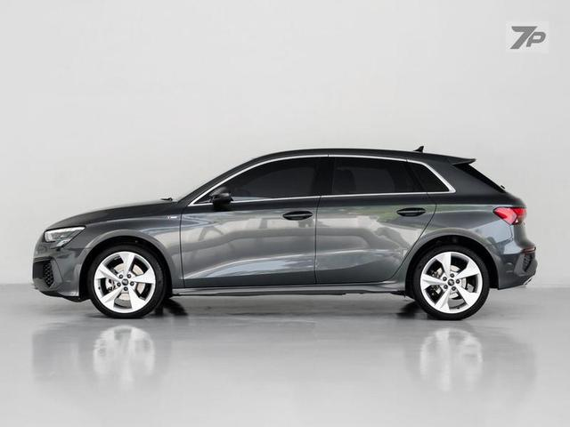 Foto do veículo AUDI A3  SPORTBACK S-LINE 2.0 TFSI S-TRONIC 2024 4.402 KM 238.500,00