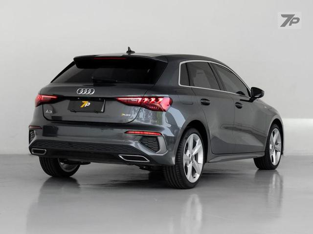 Foto do veículo AUDI A3  SPORTBACK S-LINE 2.0 TFSI S-TRONIC 2024 4.402 KM 238.500,00