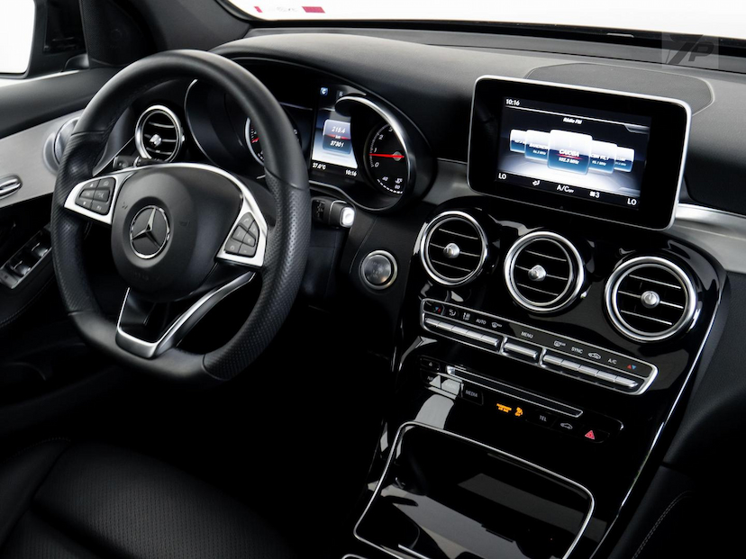 Foto do veículo MERCEDES-BENZ GLC 250 GLC2504MATIC CO 2019 37.000 KM 269.000,00