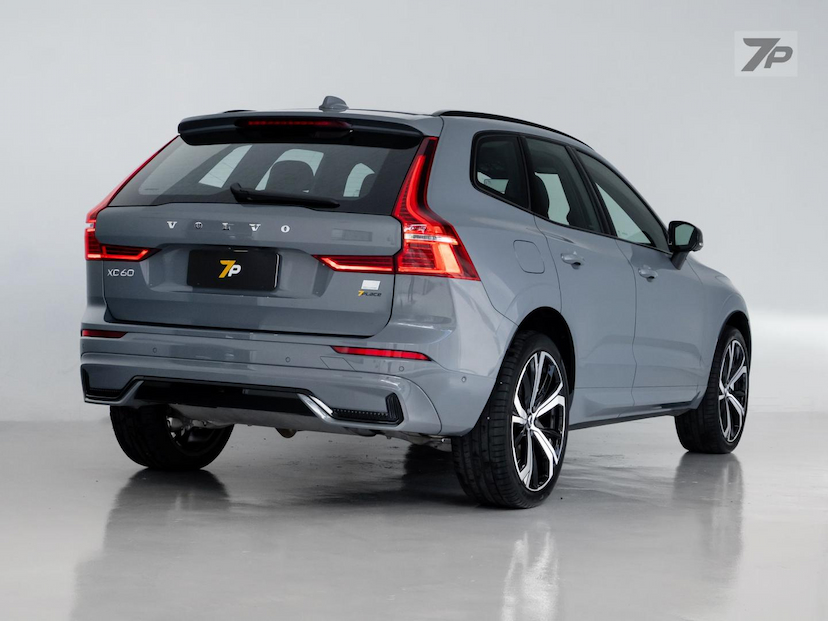 Foto do veículo VOLVO XC60 XC60 T8 ULT DARK 2024 7.987 KM 439.000,00