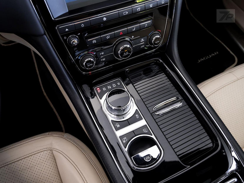 Foto do veículo JAGUAR XJ  SCSUPERSPORT 2017 69.892 KM 285.000,00