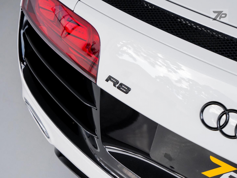 Foto do veículo AUDI R8  5.2 V10 FSI 2011 54.681 KM 565.000,00