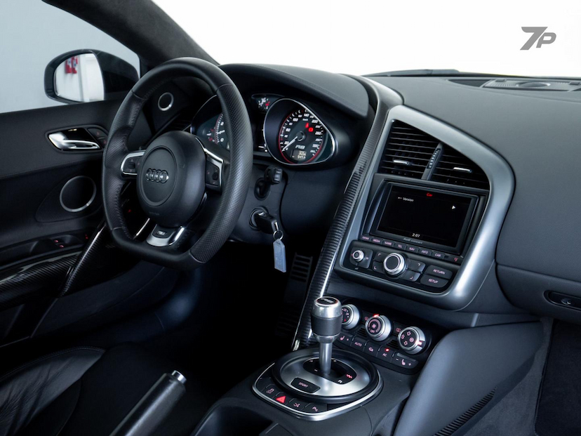 Foto do veículo AUDI R8  5.2 V10 FSI 2011 54.681 KM 565.000,00