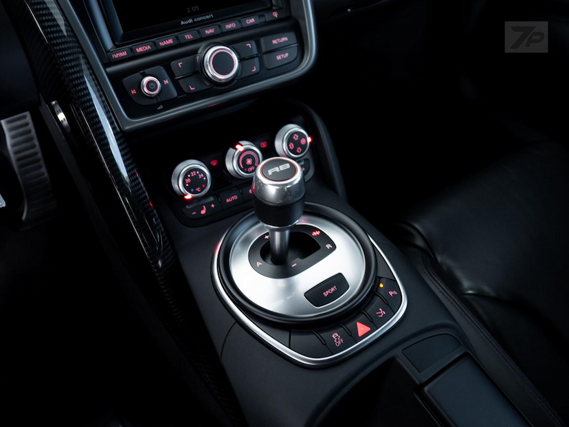 Foto do veículo AUDI R8  5.2 V10 FSI 2011 54.681 KM 565.000,00