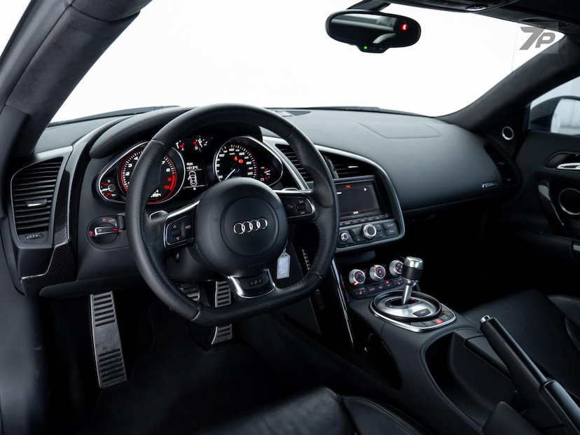Foto do veículo AUDI R8  5.2 V10 FSI 2011 54.681 KM 565.000,00