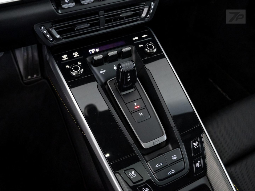 Foto do veículo PORSCHE 911  TURBO S 2021 9.837 KM 1.380.000,00